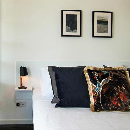 Phaedrus Living: Luxury Suite Nicosia 509 ภายนอก รูปภาพ